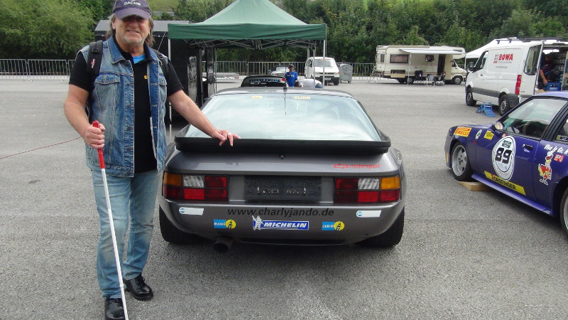 Vorstand Charly Jando mit Renntaxi